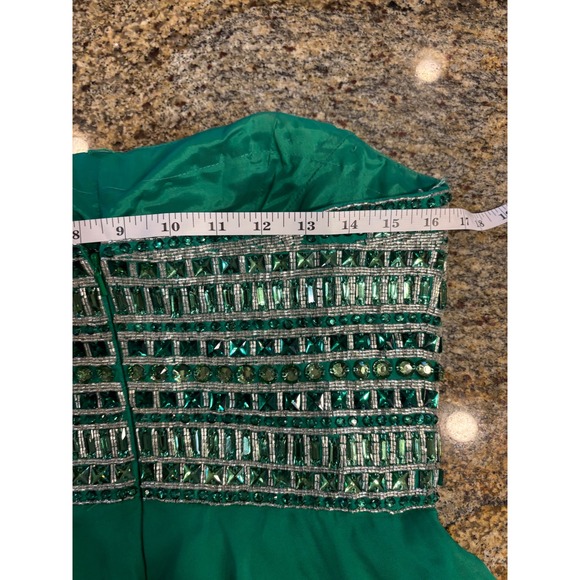 Sherri Hill Emerald Green Beaded Strapless Chiffon Formal Gown Dress
Size 4? - Picture 8 of 10